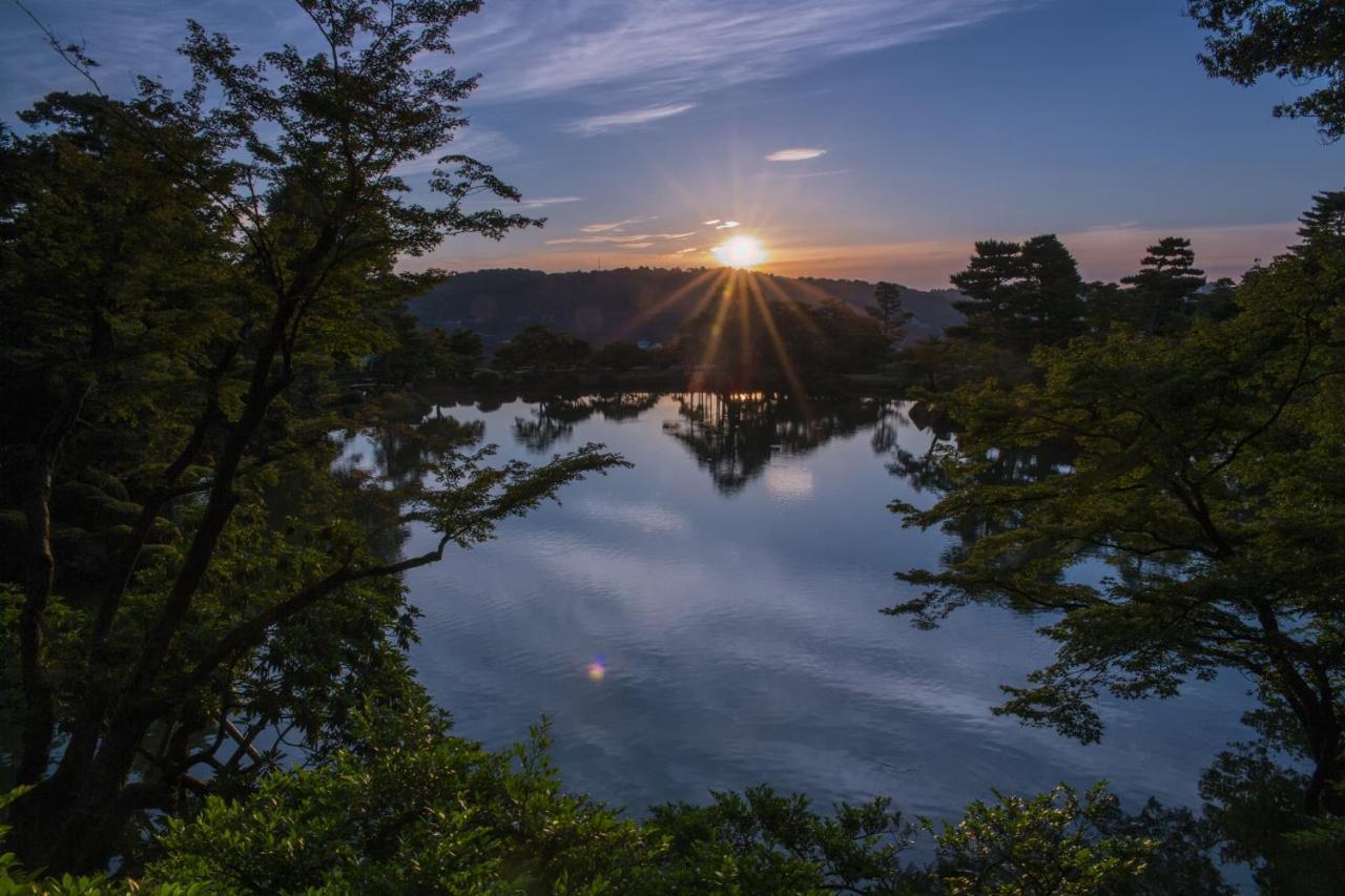 Kanazawa Tokyu Hotel Exteriör bild Sunset over Lake Ouachita